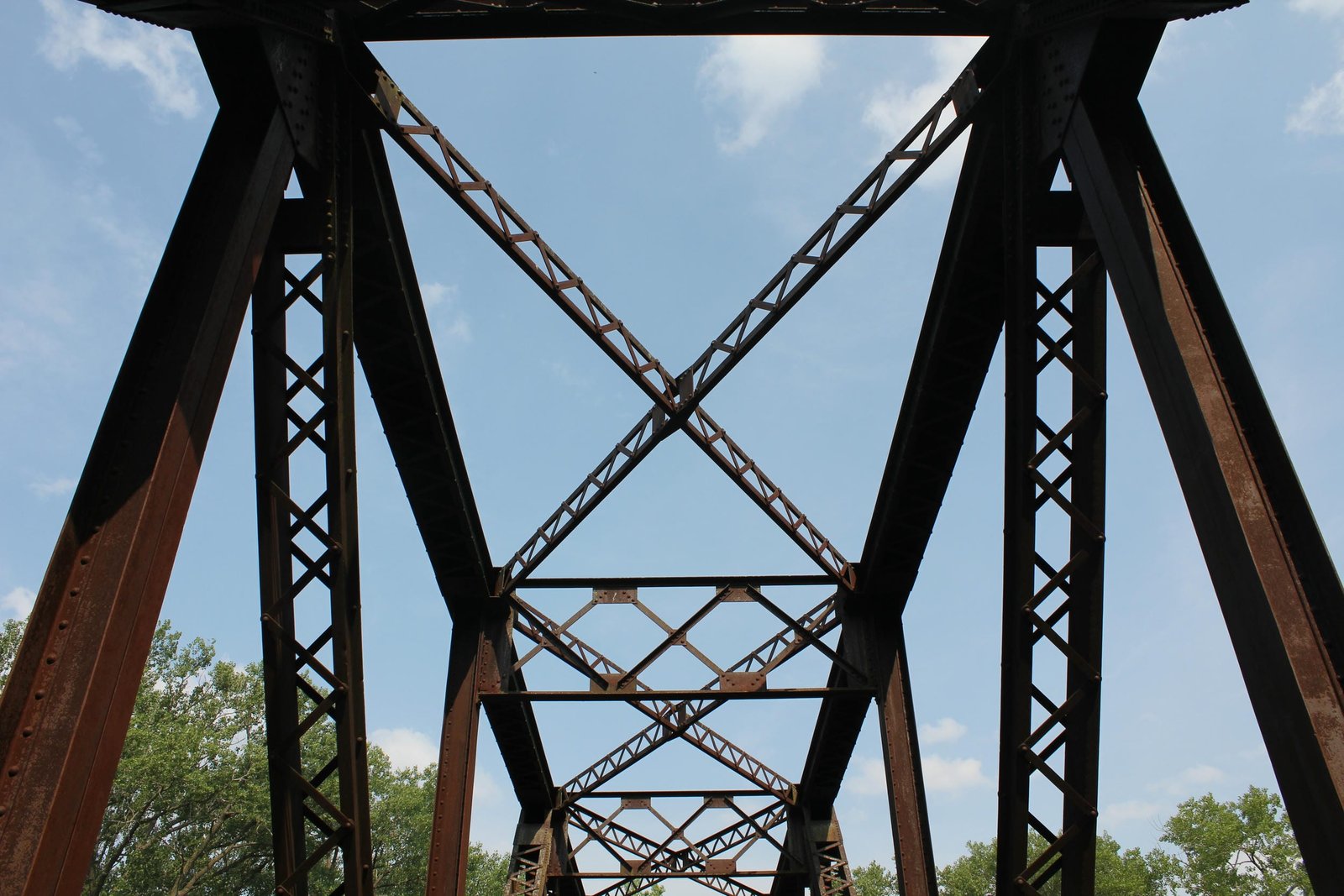 Upper lateral bracing